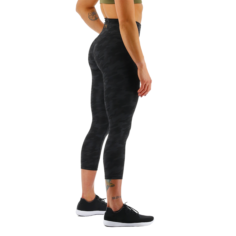 TYR Base Kinetic™ Women's High-Rise 3/4 Leggings - Blackout Camo